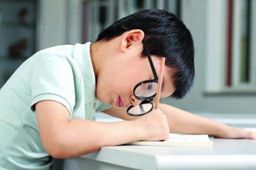 浅析角膜塑形镜的利与弊，对孩子是否有副作用？