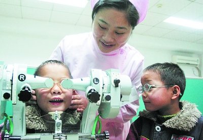 弱视儿童检查视力